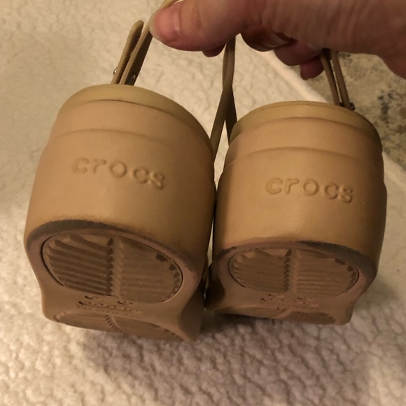 Crocs Women Brooklyn Strappy Low Wedge Bone Sandals Size 9 - Picture 10 of 13